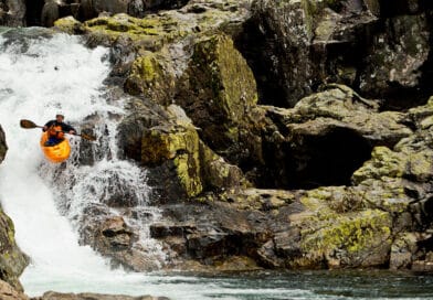 Kayaker-jumping-down-waterfall
