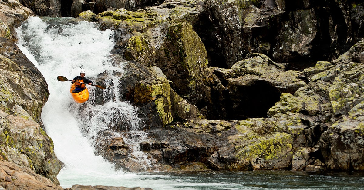 Kayaker-jumping-down-waterfall