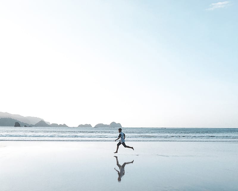 running quotes with athlete on beach