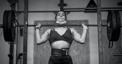 woman performing strict press