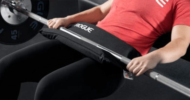 Rogue-Hip-Thrust-Pad-with-Female-Athlete