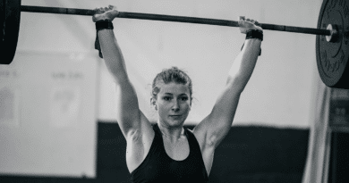 woman doing behind the neck press