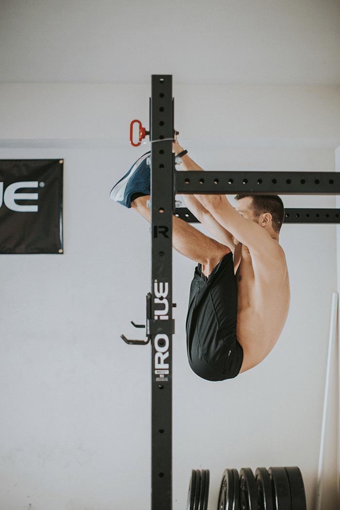 Man doing toes to bar after the Reverse Curl