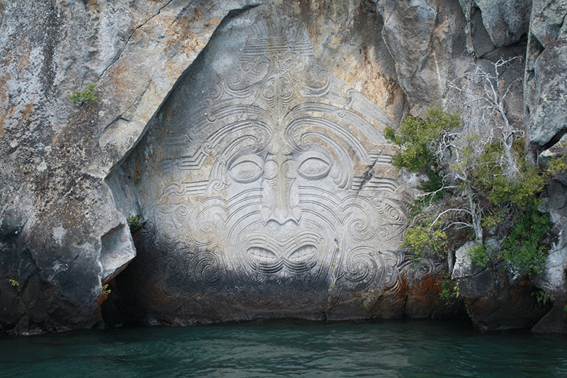 Maori carving in the rock