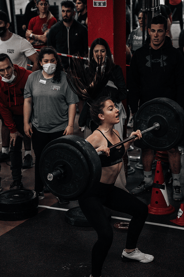 woman lifting weigts with barbell