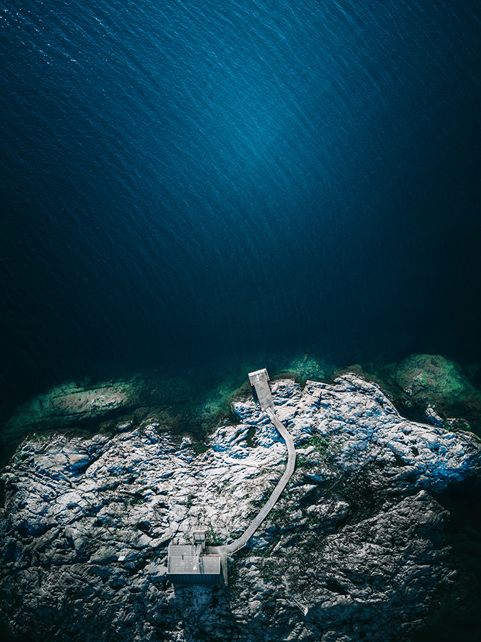 Hiking routes in sweden next to the sea.