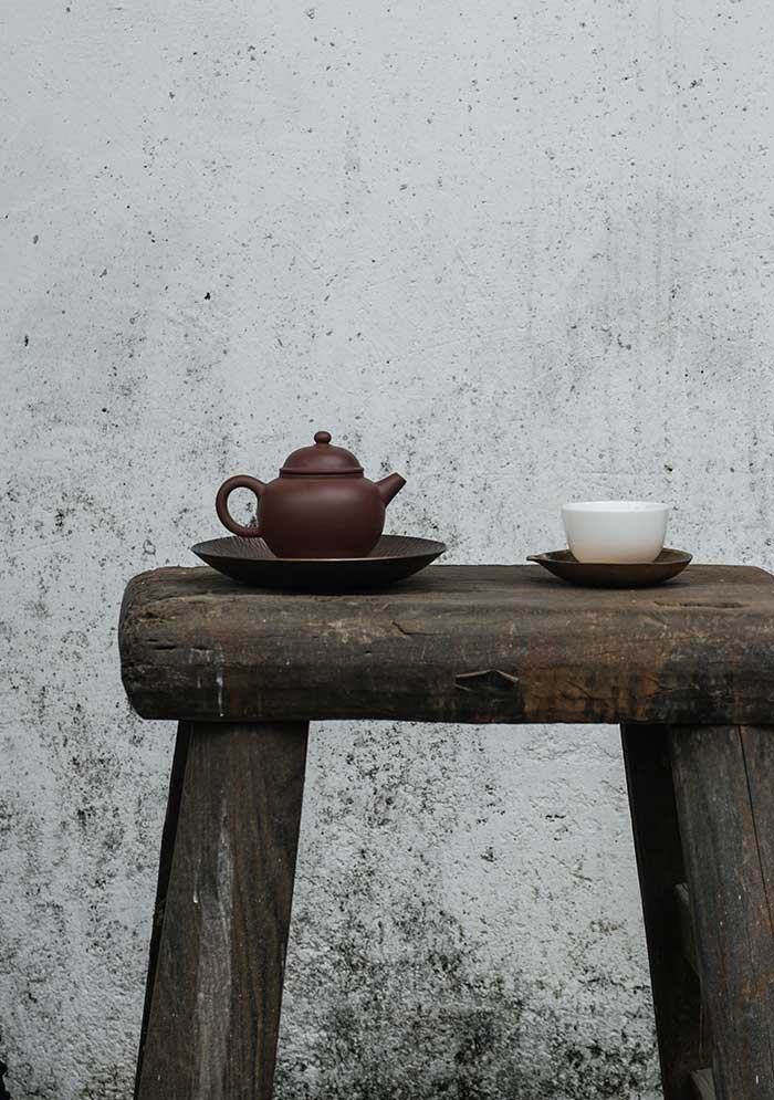 tea cup and pot on wooden bench