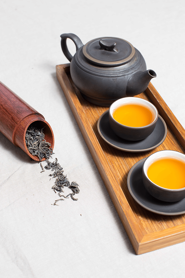 Benefits of green tea on wooden board